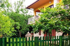 Apartment Sanja near the sea, spacious and green :)